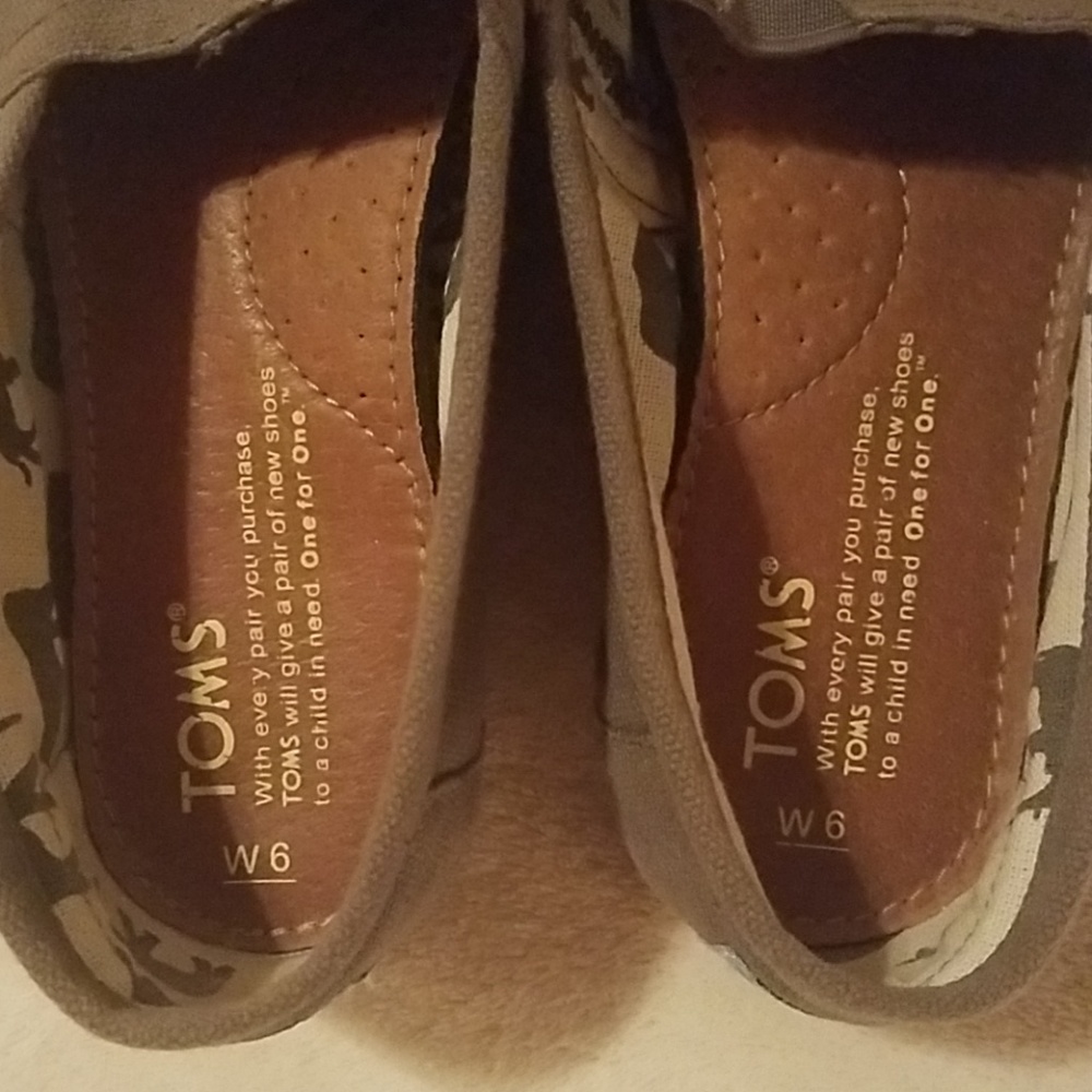 Toms - Picture 4 of 4